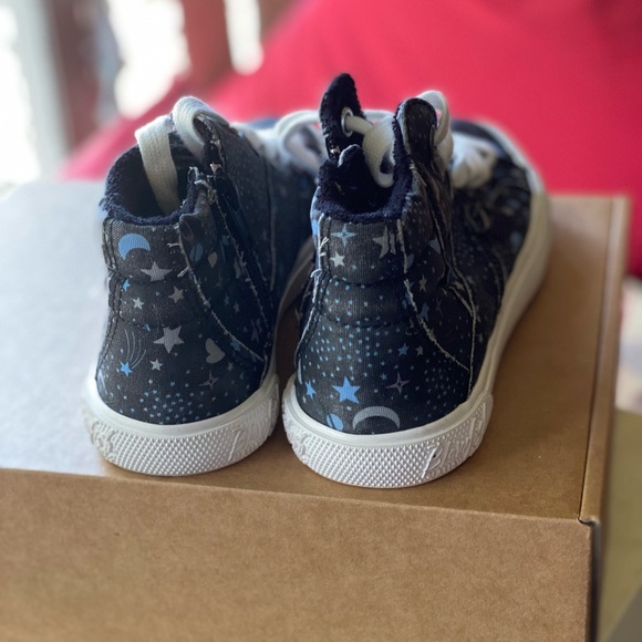 HI TOP SNEAKERS NWOB - Picture 3 of 4